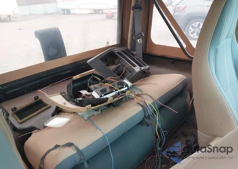 2000 Jeep Wrangler Sahara z USA, uszkodzony, nr VIN 1J4FA59S4YP704983